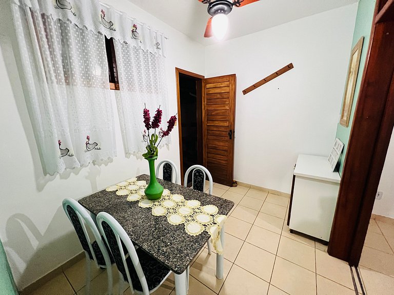 128 - quarto e sala a 100m da praia