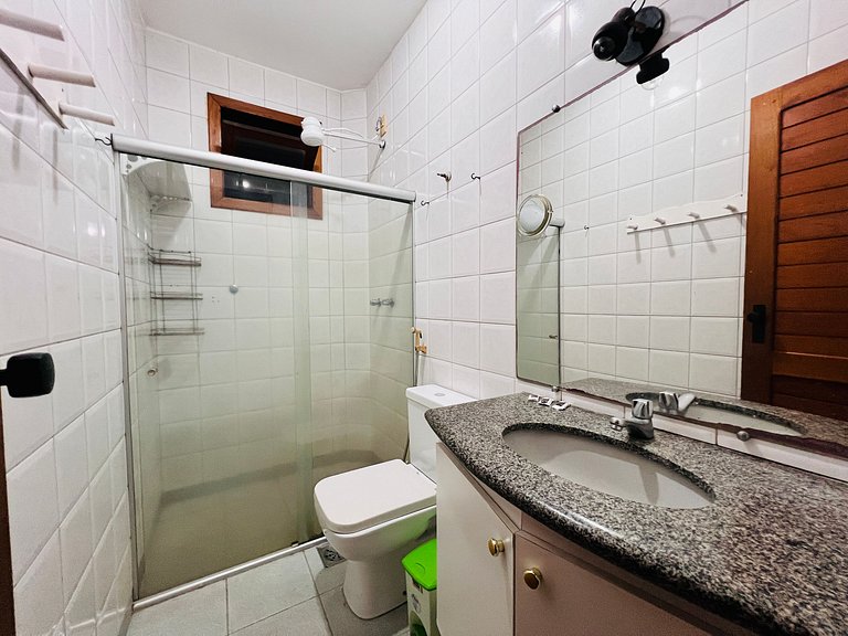 128 - quarto e sala a 100m da praia