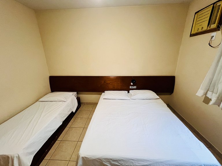 112 - Quarto e sala frente para o mar