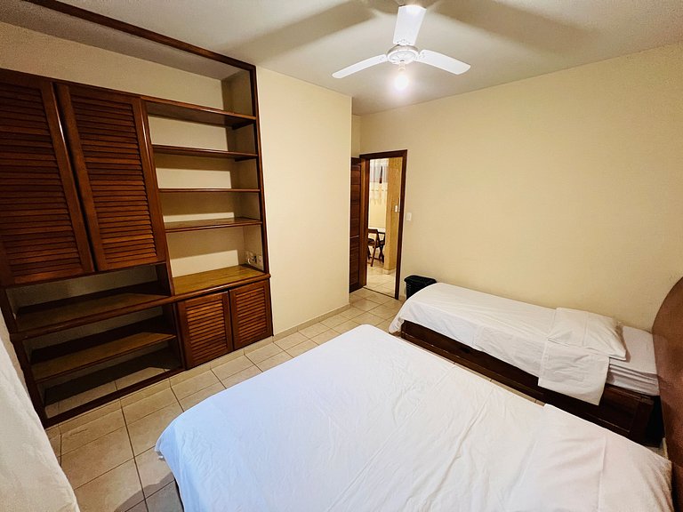 112 - quarto e sala a 50m da praia