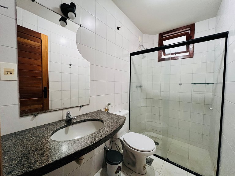 112 - Quarto e sala frente para o mar