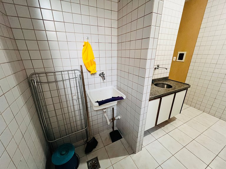 112 - Quarto e sala frente para o mar