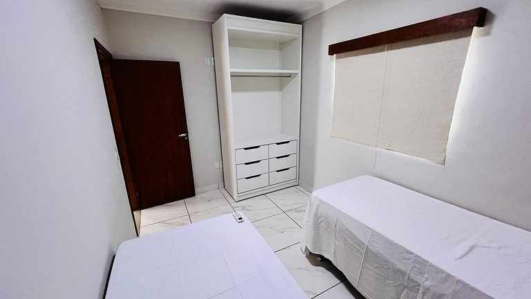 Apto térreo com ótima localização perto da praia