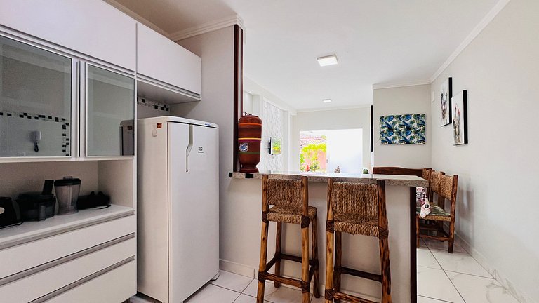 Apto térreo com ótima localização perto da praia