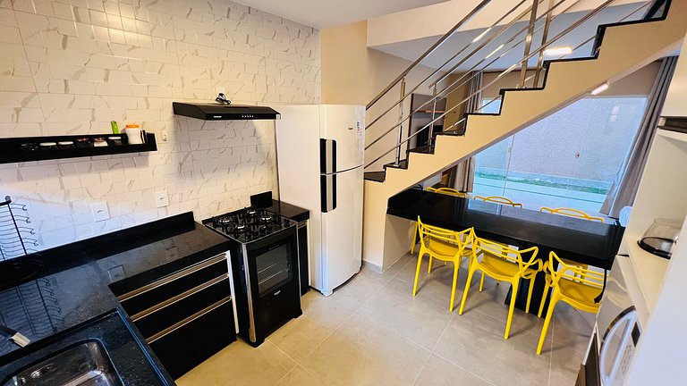 Duplex em cond. com 2 piscinas e 4 churrasqueiras