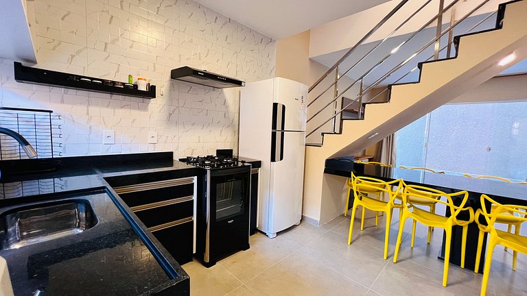 Duplex em cond. com 2 piscinas e 4 churrasqueiras