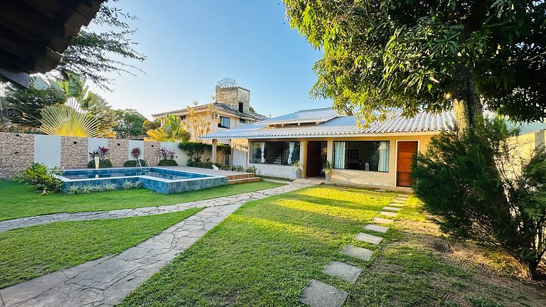 Casa individual com 3/4 apenas 100m da praia