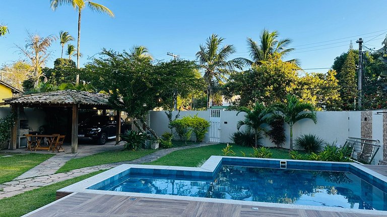 Casa individual com piscina apenas 100m da praia