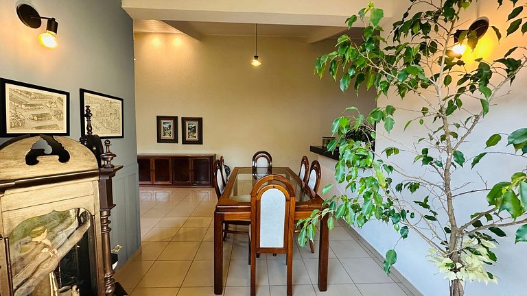 Casa individual com piscina apenas 100m da praia