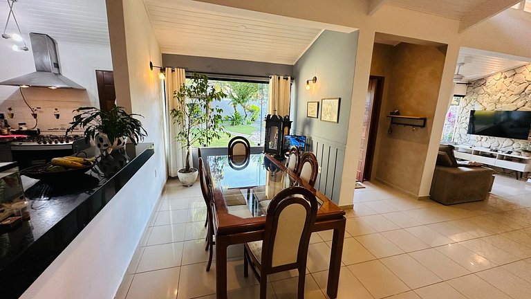 Casa individual com 3/4 apenas 100m da praia