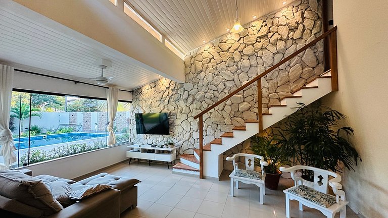 Casa individual com 3/4 apenas 100m da praia