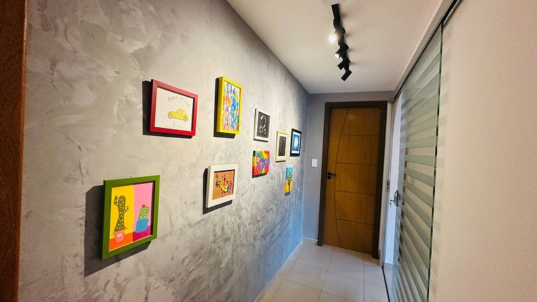 Casa individual com piscina apenas 100m da praia