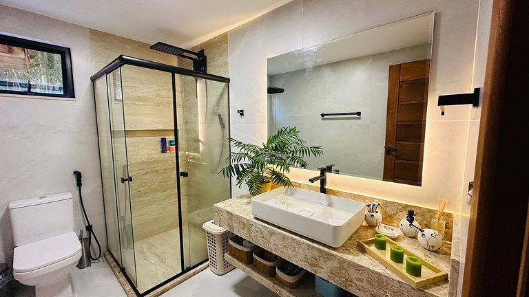 Casa individual com piscina apenas 100m da praia