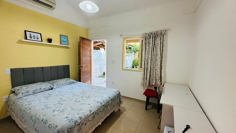 Casa individual com piscina apenas 100m da praia