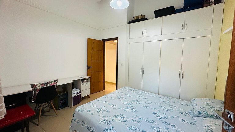 Casa individual com piscina apenas 100m da praia