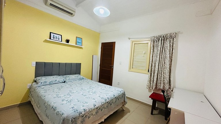 Casa individual com 3/4 apenas 100m da praia