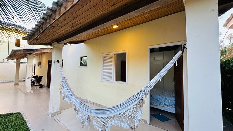 Casa individual com piscina apenas 100m da praia