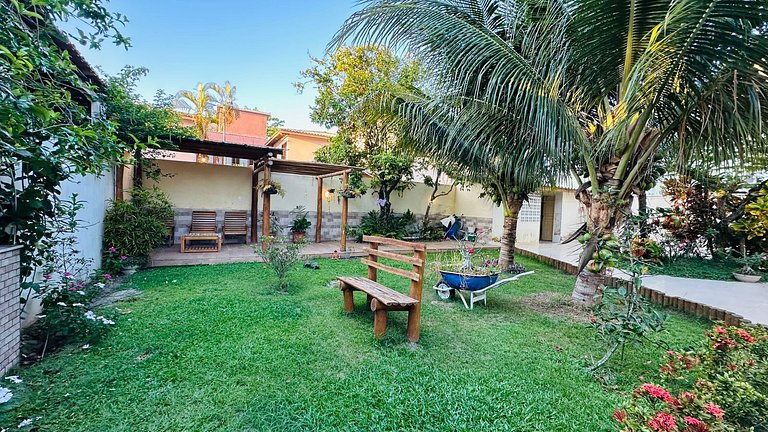 Casa individual com piscina apenas 100m da praia