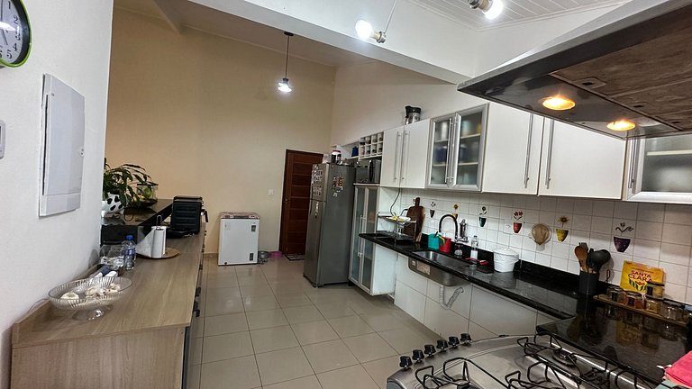 Casa individual com 3/4 apenas 100m da praia