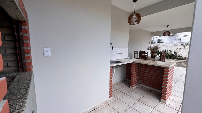 Casa individual apenas 650m da praia