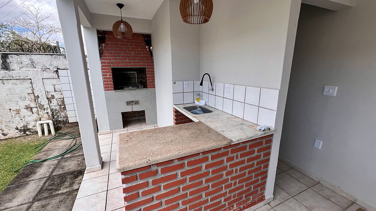 Casa individual apenas 650m da praia