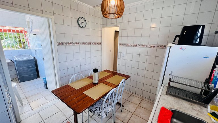 Casa individual apenas 650m da praia