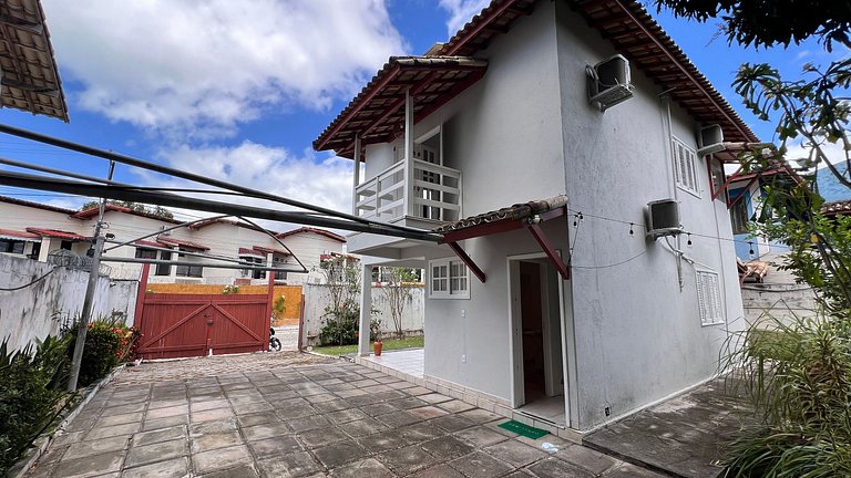 Casa individual apenas 650m da praia