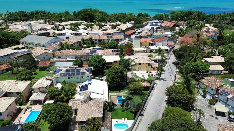 Casa individual com piscina apenas 100m da praia