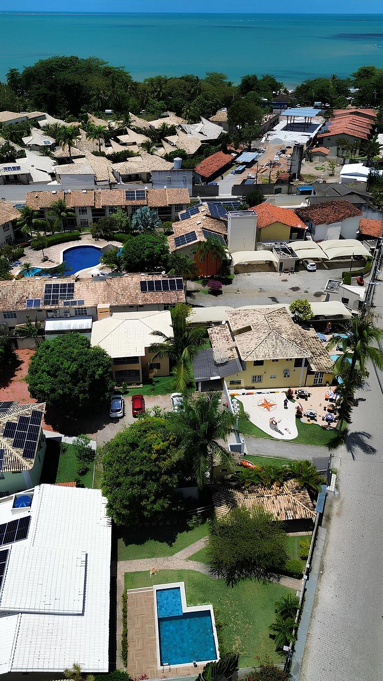 Casa individual com piscina apenas 100m da praia