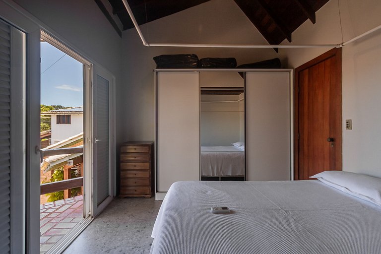 Casa individual apenas 100 m do mar