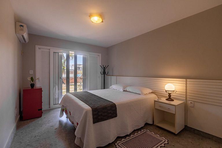 Casa individual apenas 100 m do mar