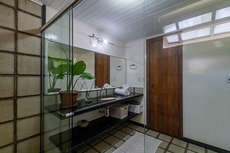 Casa individual apenas 100 m do mar