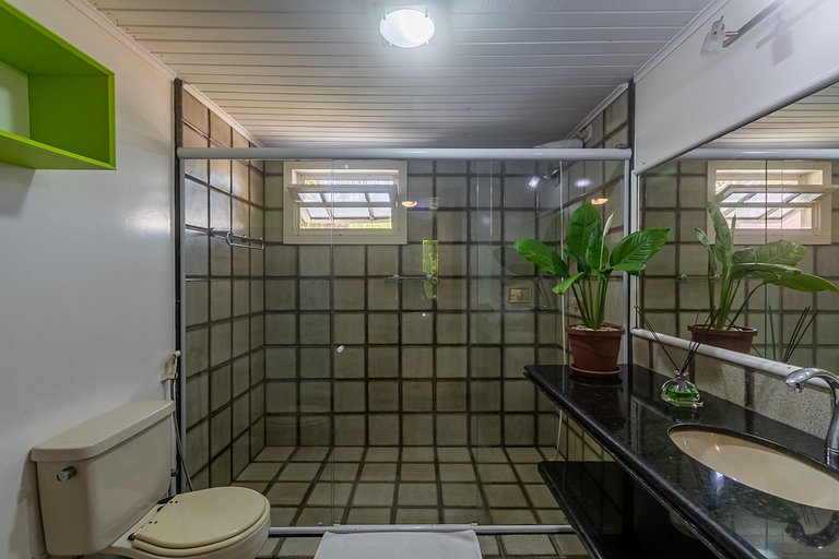 Casa individual apenas 100 m do mar