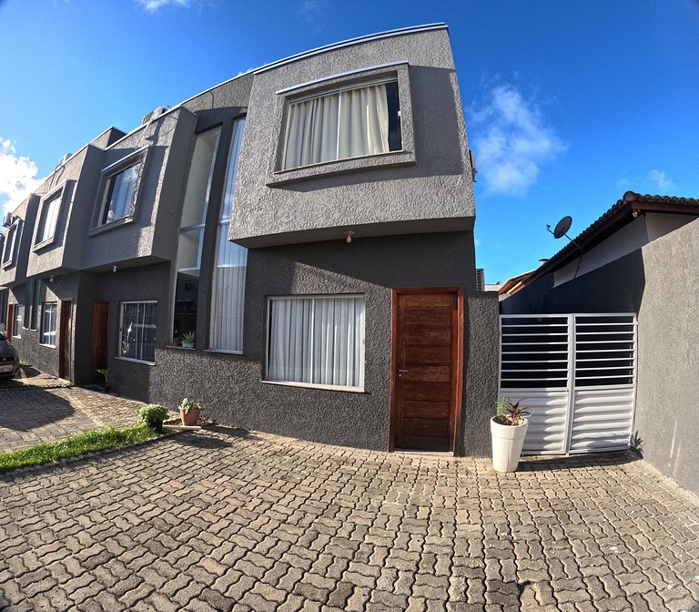 Duplex perto da praia e comercio