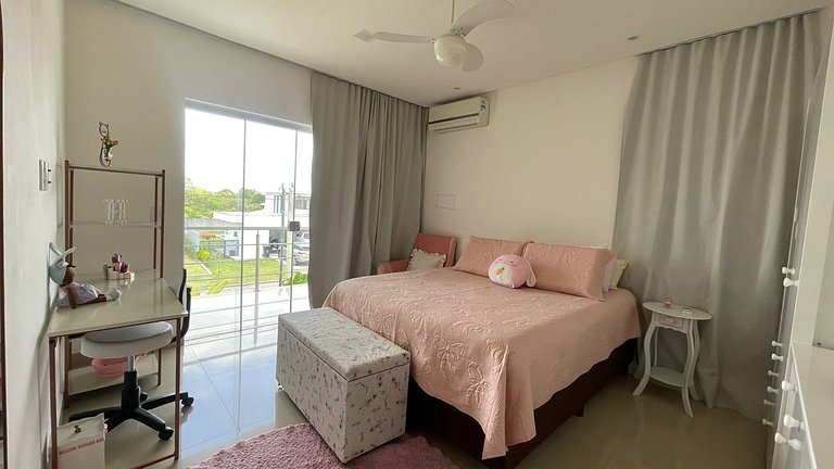 Casa individual no cond outeiro são francisco