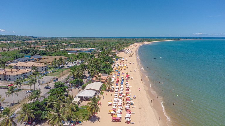 Cond arpoador perto da praia