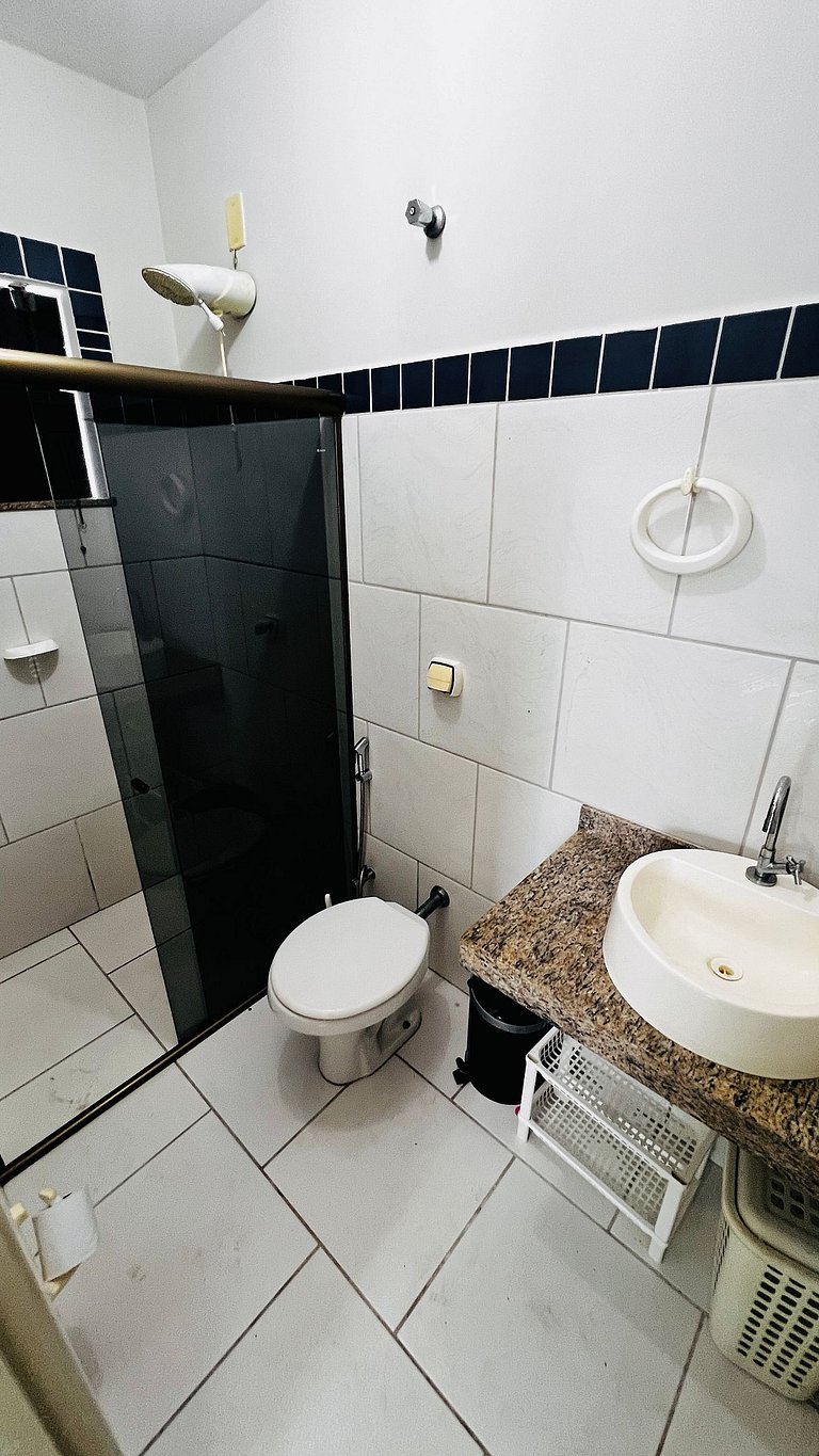 Cond arpoador perto da praia