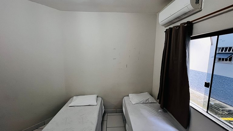 Cond arpoador perto da praia