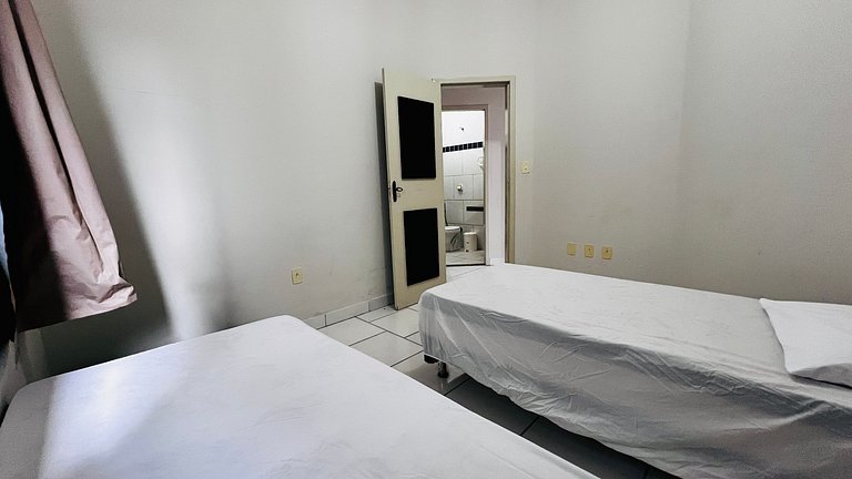 Cond arpoador perto da praia