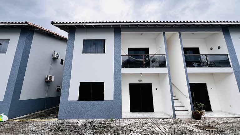 Cond arpoador perto da praia