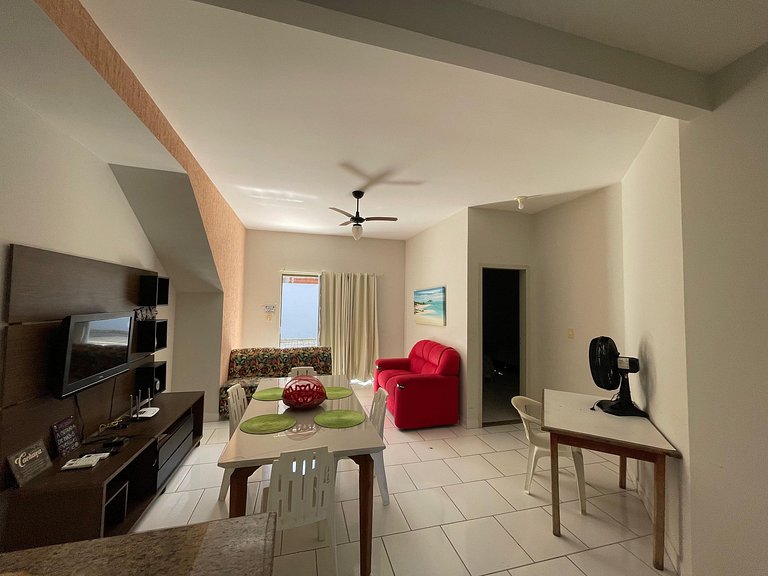 Cond arpoador perto da praia