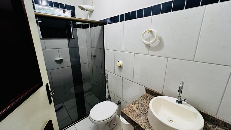 Cond arpoador perto da praia