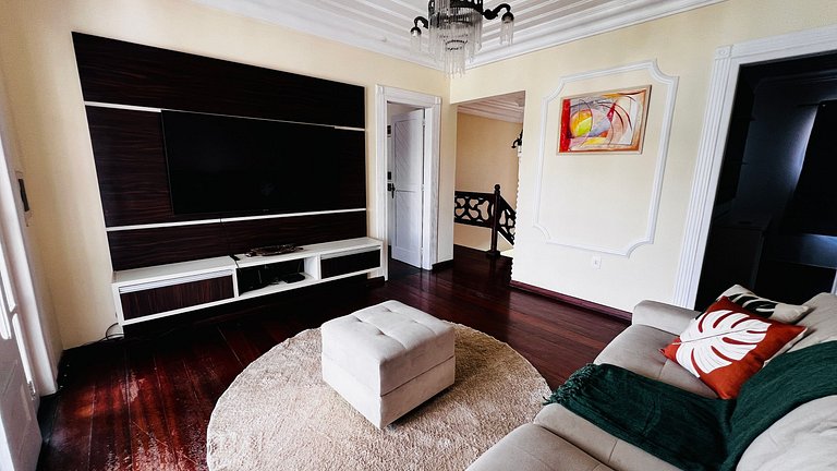 Casa localizada ao lado da balsa e da passarela