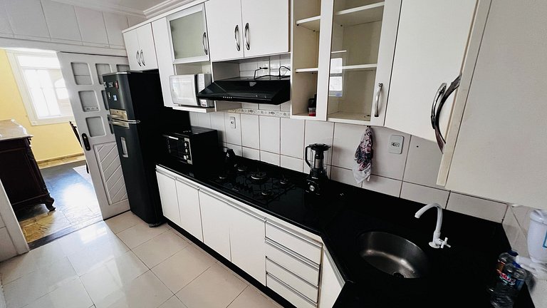 Casa localizada ao lado da balsa e da passarela