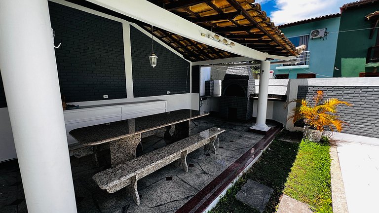 Casa localizada ao lado da balsa e da passarela