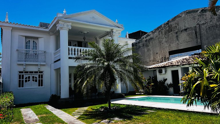 Casa localizada ao lado da balsa e da passarela