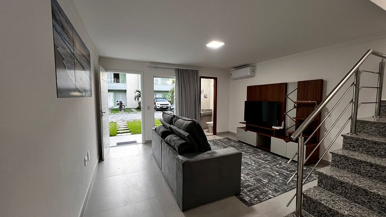 Conforto e Paz: Duplex 2 Suítes - Cond. Bromélias