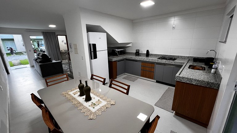 Conforto e Paz: Duplex 2 Suítes - Cond. Bromélias